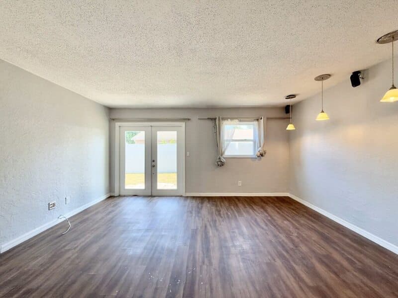 St. Petersburg House: 6943 Buhrley Terrace North