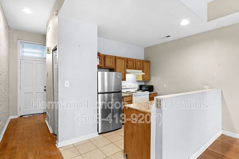 Saint Louis House: 1708 S Tucker Blvd