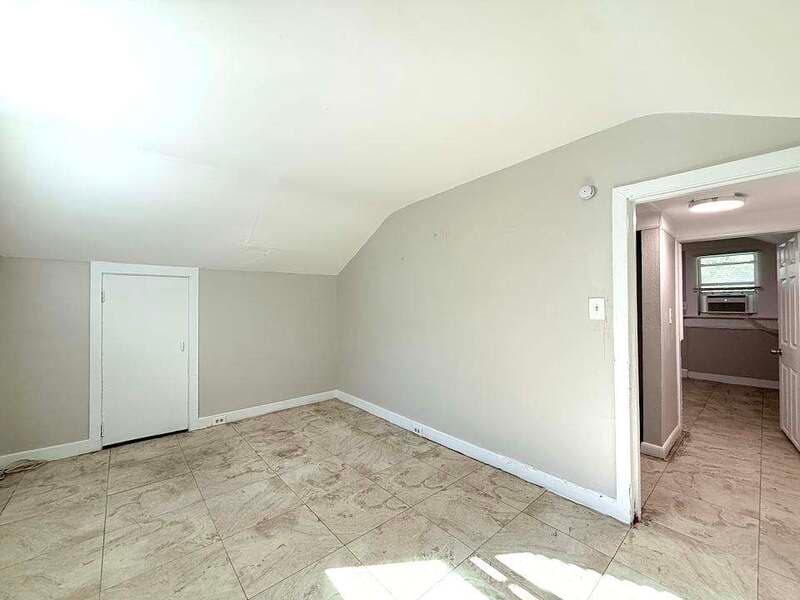 St. Petersburg House: 975 13th Avenue South