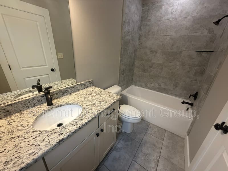 Jackson Condo: 860 S Harkness Street, Unit D