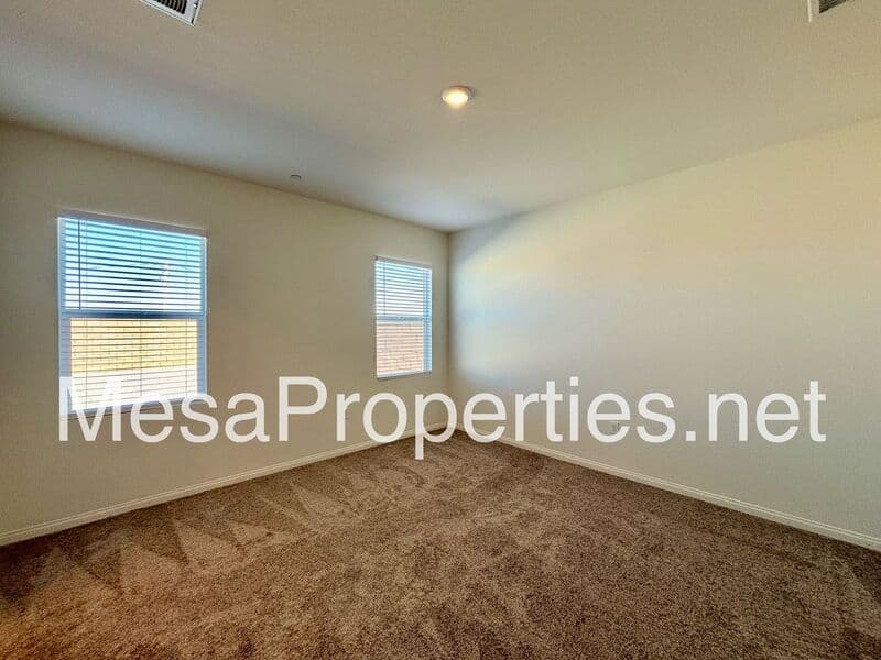 Victorville House: 10638 Sea Venture Way