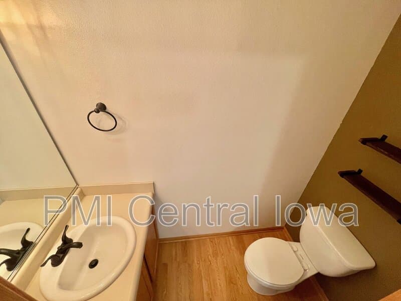 Ankeny Townhome: 1262 SE Village View Ln