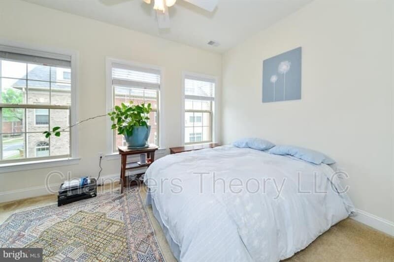 Arlington House: 402 N Thomas St.