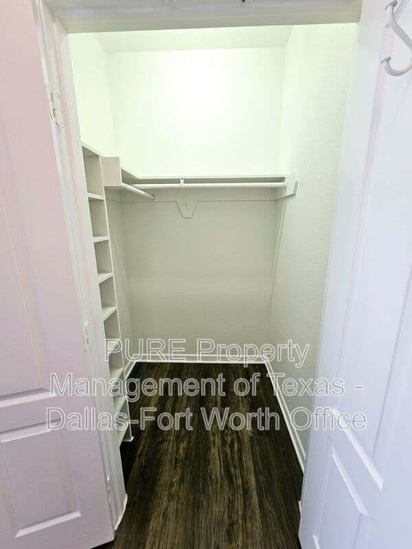 Grapevine Apartment: 400 Glade Road
