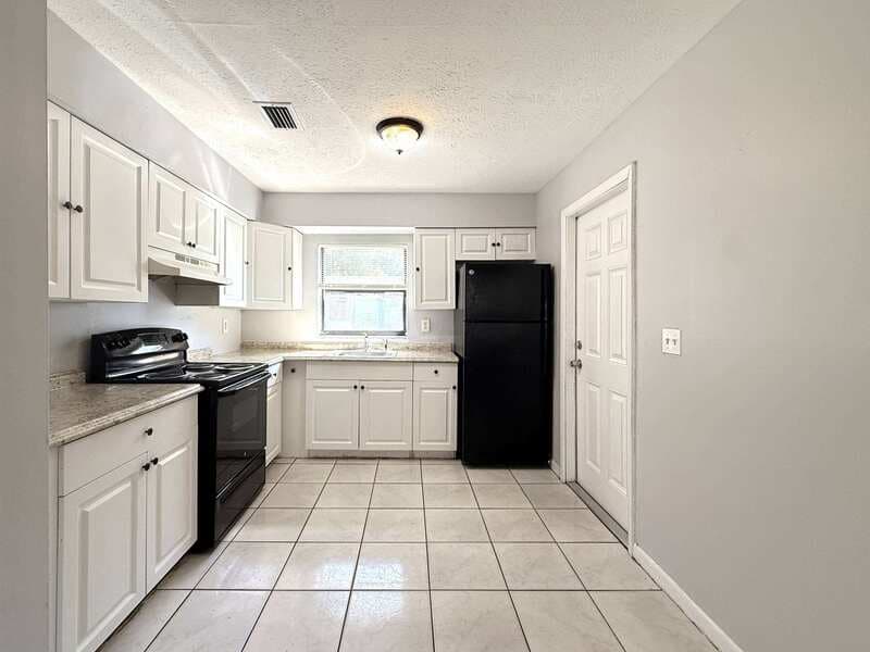Tampa Condo: 1413 East 99th Avenue