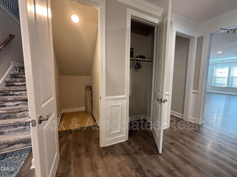 Wake Forest House: 2020 Edens Ridge