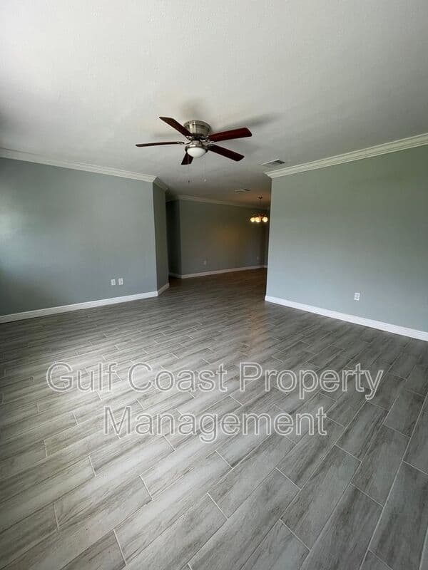 North Port House: 3365 Avanti Circle