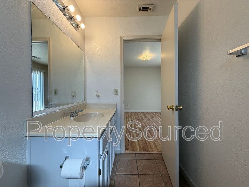 Lathrop House: 15050 Hollyhock Ct