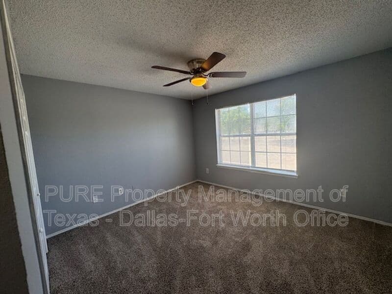 Irving Apartment: 4002-4004 W. Pioneer Dr