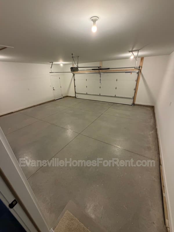 Evansville House: 12827 Halle Drive