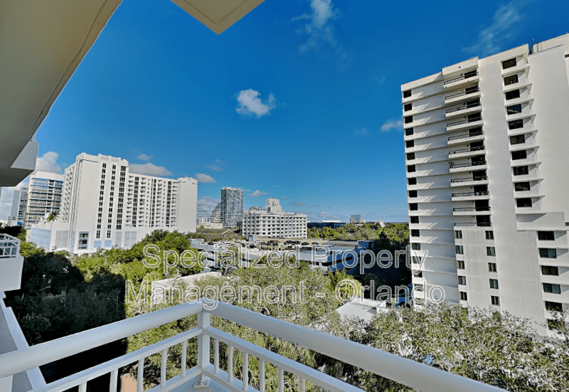 Orlando House: 100 S Eola Dr