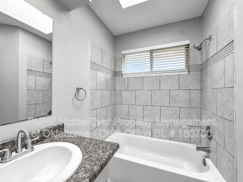 Midwest City House: 9709 Grissom Dr