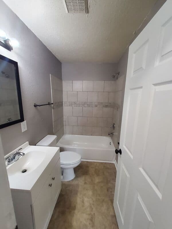 Memphis House: 1500 E Alcy Rd