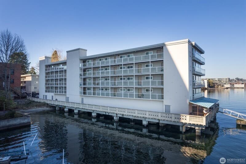 Seattle Condo: 1800 43rd Ave E