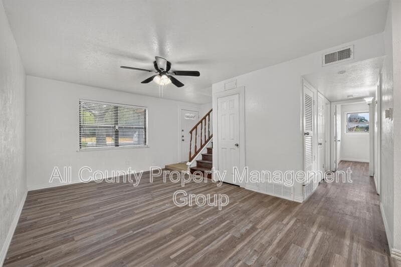 Bedford House: 2024 Charleston Drive