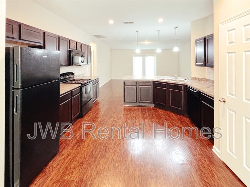 Jacksonville House: 10507 Oak Crest Dr
