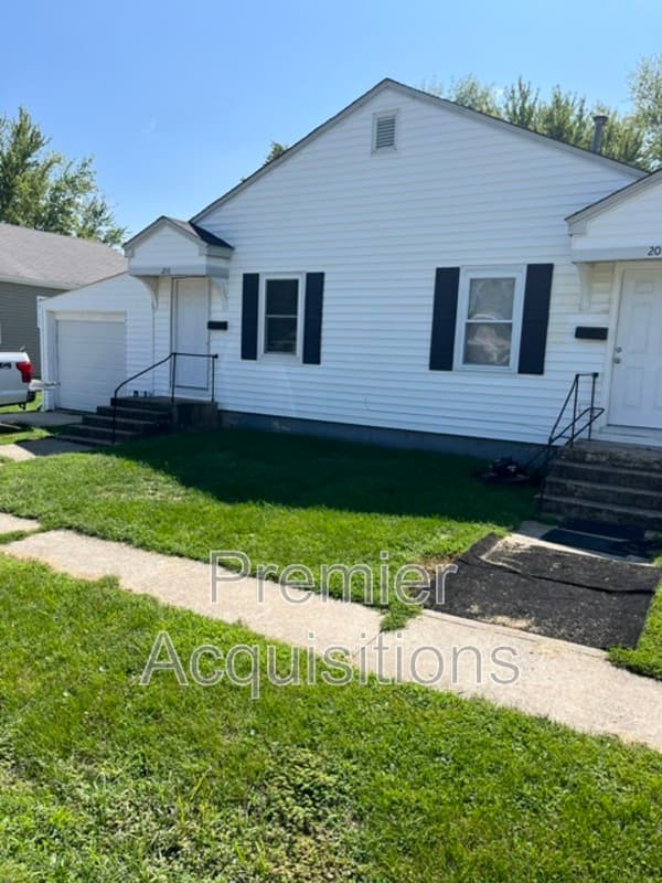 Vandalia House: 210 E Bland St