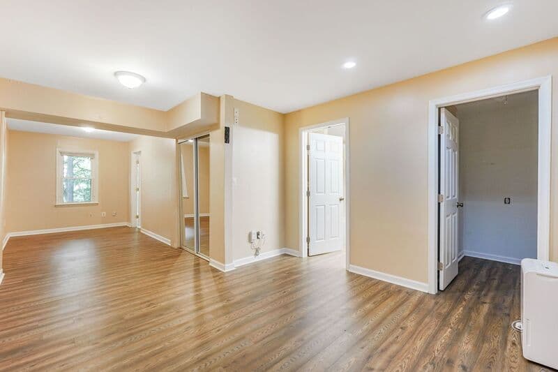 Fredericksburg House: 128 kings Mill Drive