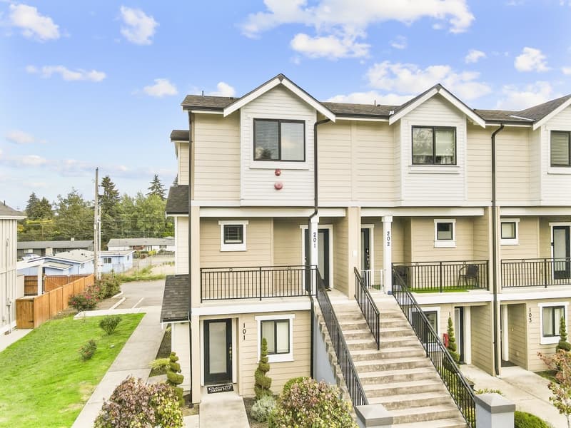 Tacoma Condo: Allenmore Brownstones 2329 State Street - 105