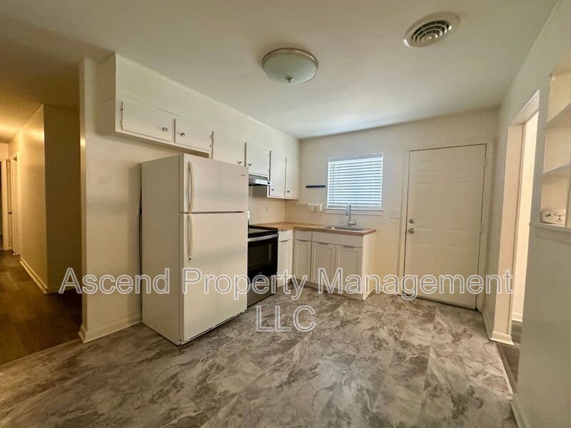 Chattanooga House: 875 N Chamberlain Ave