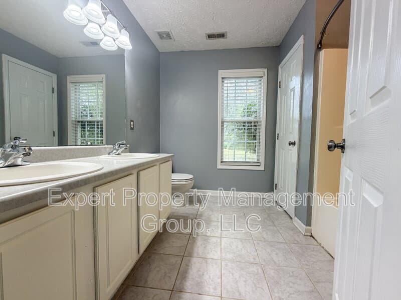 Raeford House: 162 Cavalier Dr