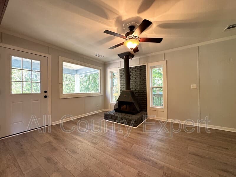 Flowery Branch House: 6525 Bermuda Lane