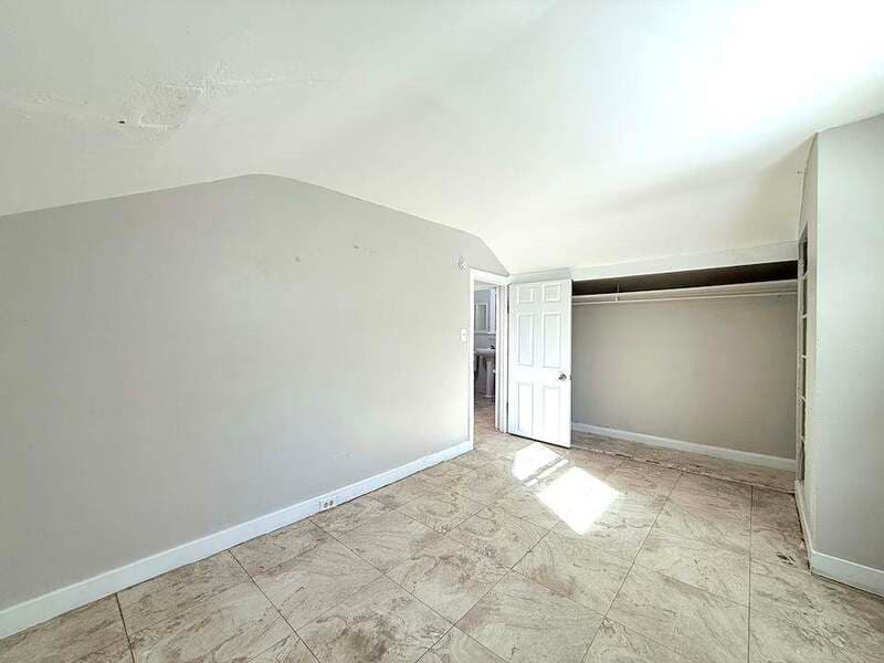 St. Petersburg House: 975 13th Avenue South