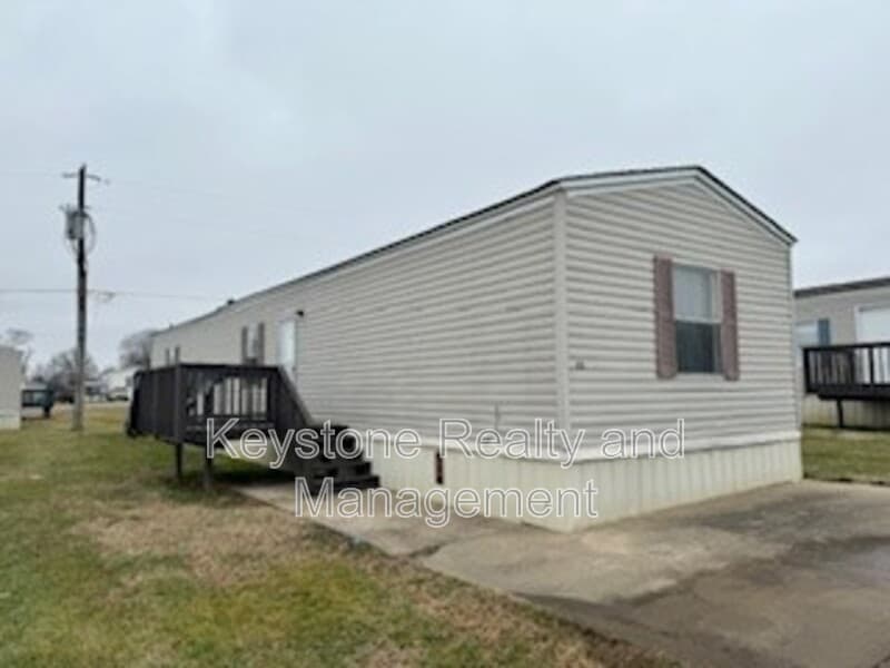 Oak Grove House: 714 Trevor Lane
