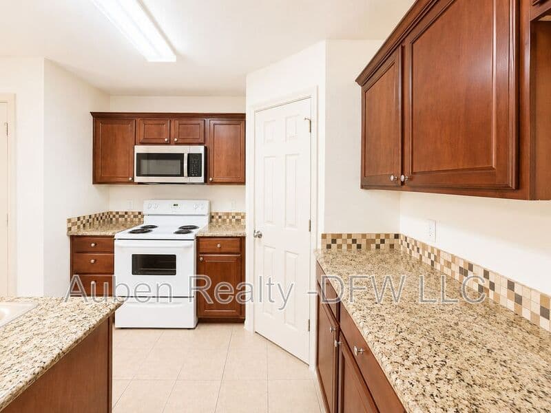 Princeton House: 907 Parkplace Ridge