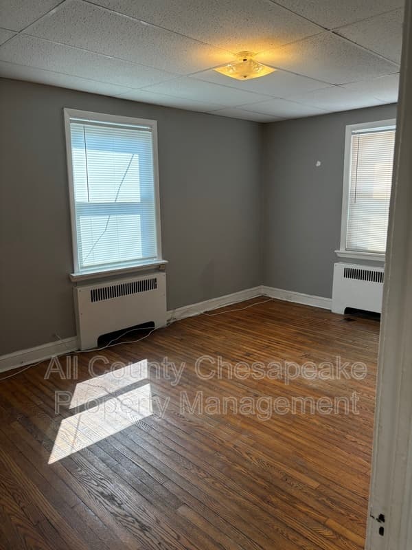 Dundalk Condo: 15 Center Pl