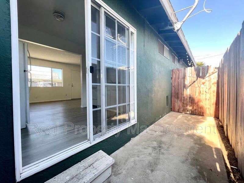 Oceanside Condo: 1026 S. Tremont Street