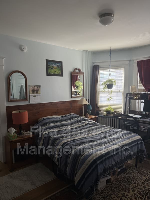 Burlington Condo: 212-214 King Street - 1