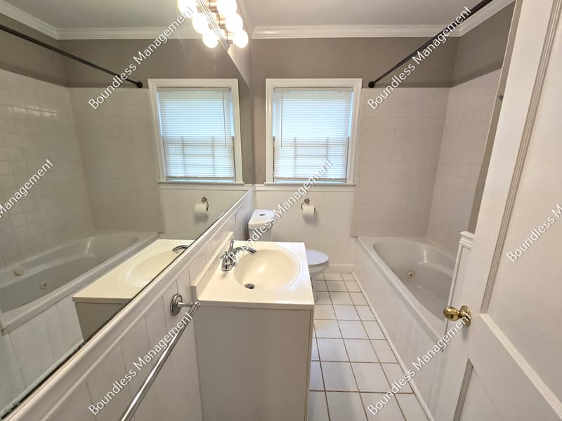 Atlanta House: 1807 Donnalee Ave SE