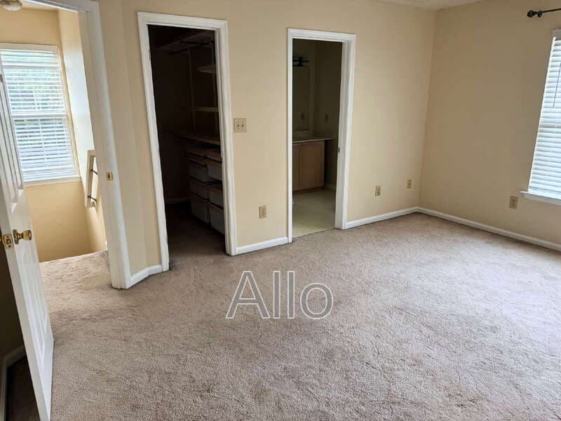 Wilmington Townhome: 469 Woodstock Ln