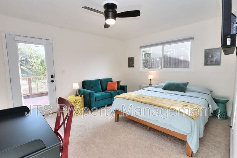 Fair Oaks House: 6906 Pin Oak Court