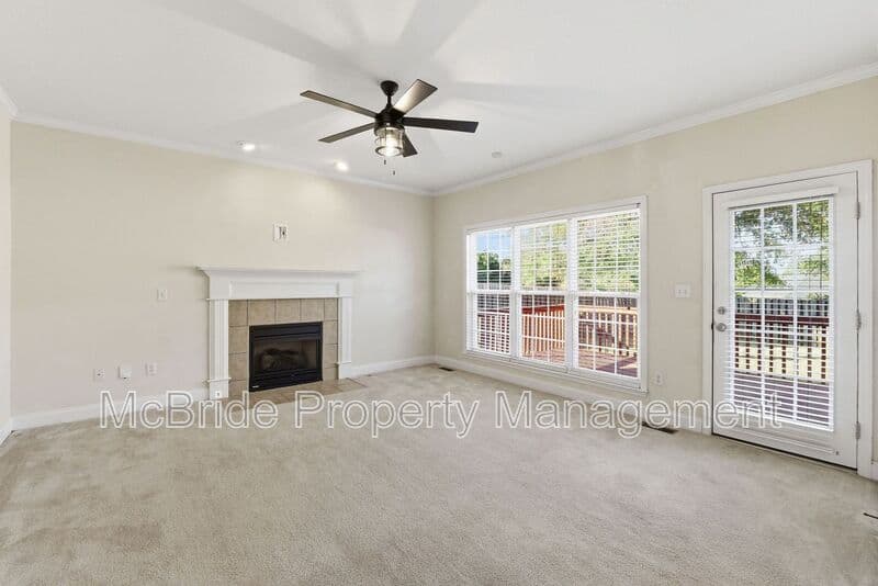 Evans House: 330 Gardenia Drive