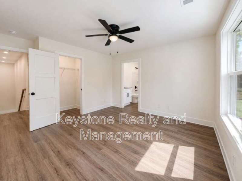 Clarksville House: 921 Ford Street, Bedroom B