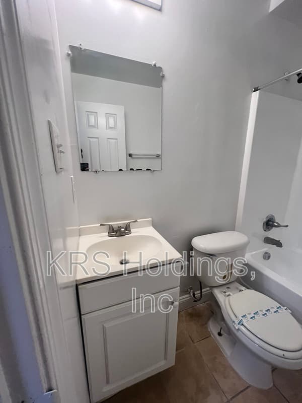 Richmond Condo: 2104 Phaup st