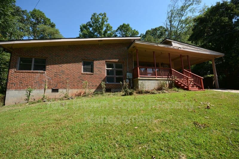 Atlanta House: 1864 Flintwood Dr Se