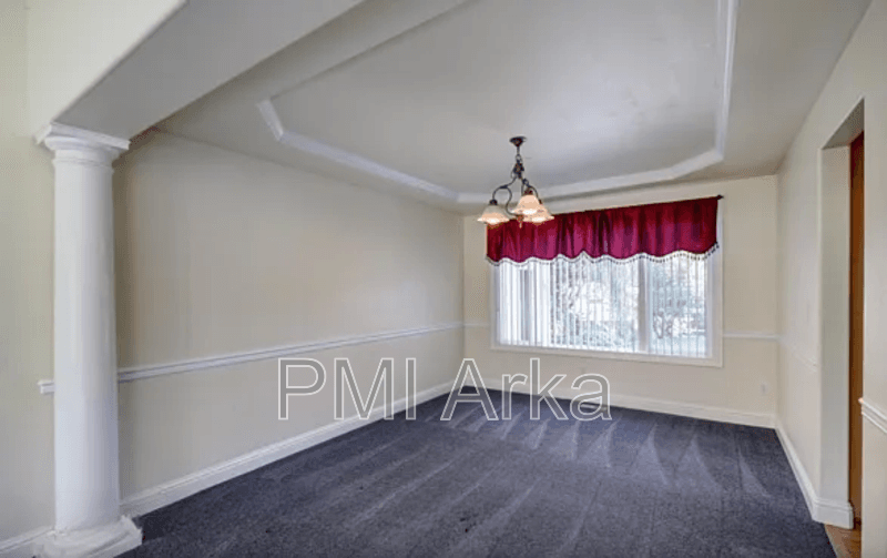 Bellevue House: 10260 Northeast 30th Place