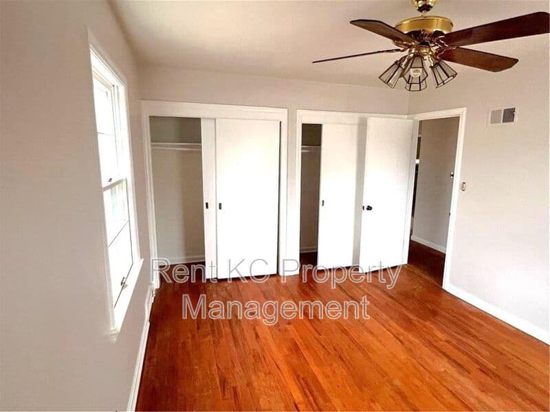 Kansas City House: 800 E 75th Terrace