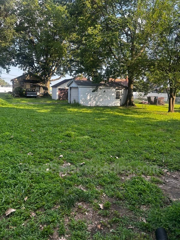 East Alton House: 136 Illinois St