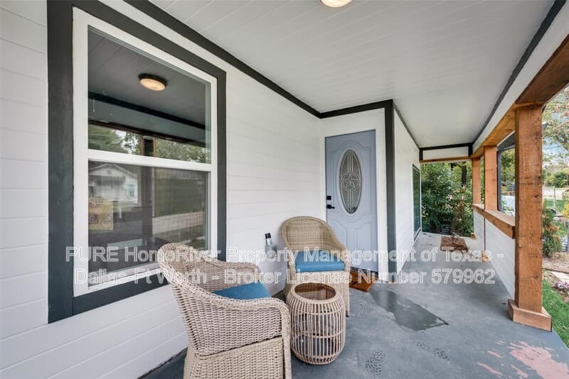 Dallas House: 1124 E 11th St