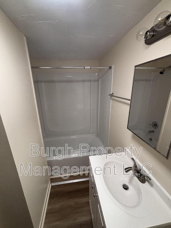 Washington Condo: 725 Addison St