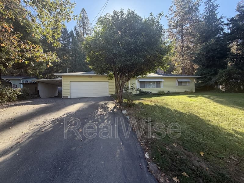 Grants Pass House: 7665 Rogue River Hwy