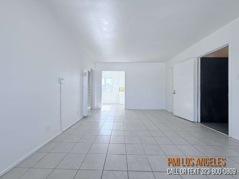 Los Angeles Condo: 943 West 68th Street