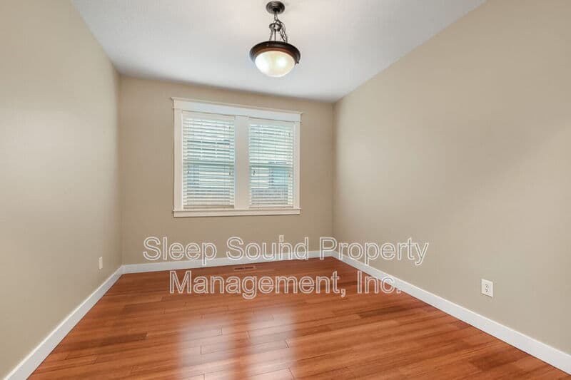 Portland House: 857 N Winchell St