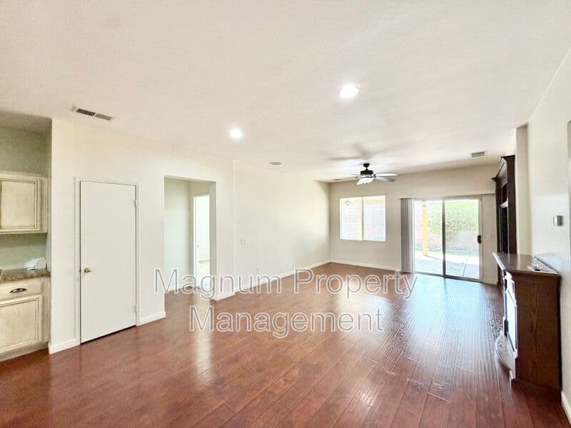 Menifee House: 33205 Gypsum St