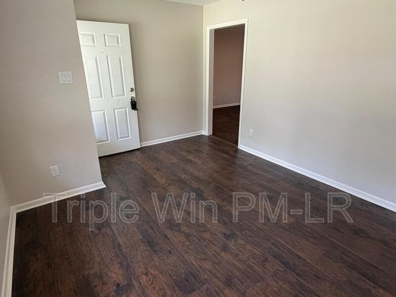 Little Rock House: 8 Glendale Drive