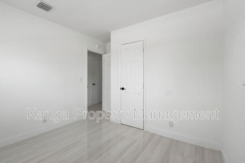 Riviera Beach Condo: 968 W 9th St